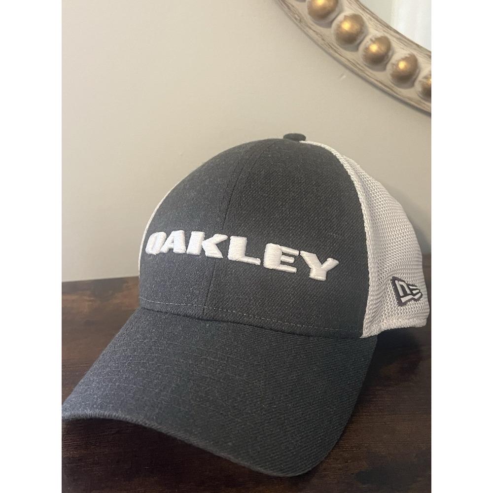 Oakley New‎ Era 9FORTY Trucker Hat Gray White Mesh Snapback Adjustable